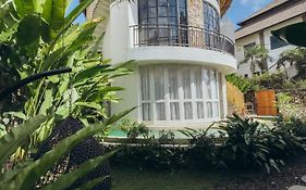 Hillstone U Villa